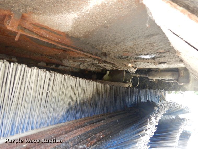 image for item GV9212 2006 Elgin Pelican P  street sweeper