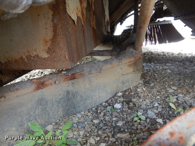 image for item GV9212 2006 Elgin Pelican P  street sweeper