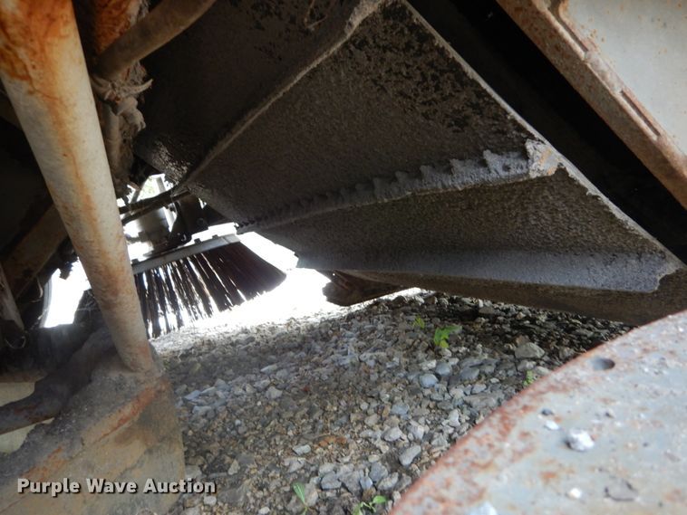 image for item GV9212 2006 Elgin Pelican P  street sweeper