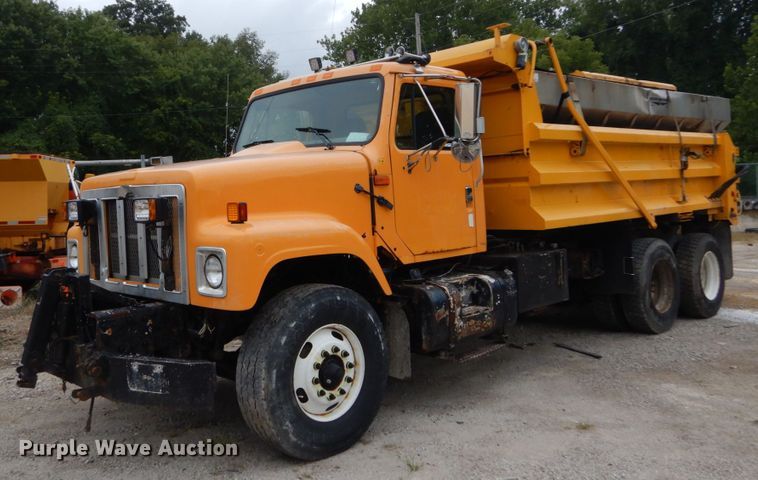 image for item GV9215 2002 International 2554  dump truck