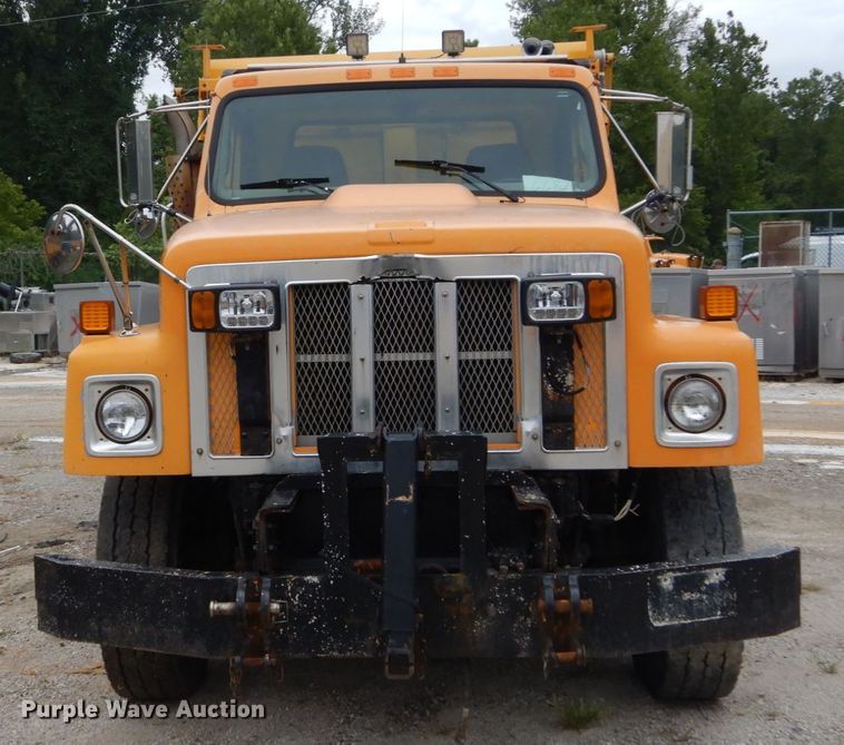 image for item GV9215 2002 International 2554  dump truck