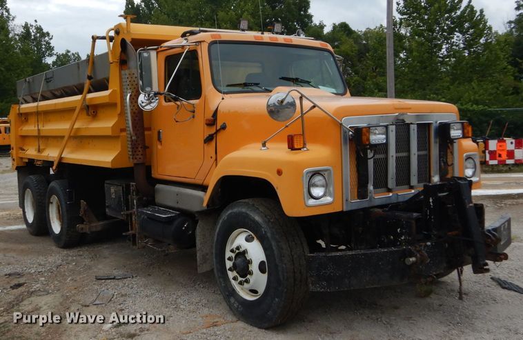 image for item GV9215 2002 International 2554  dump truck