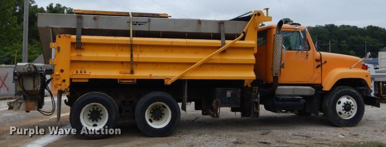image for item GV9215 2002 International 2554  dump truck