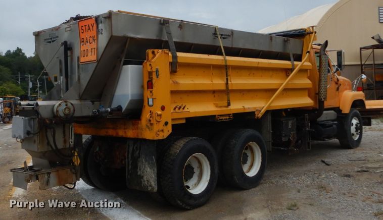 image for item GV9215 2002 International 2554  dump truck