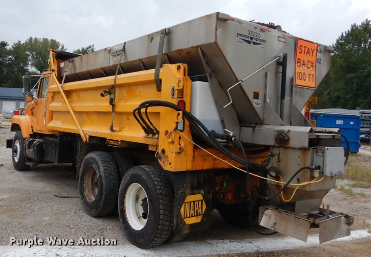 image for item GV9215 2002 International 2554  dump truck