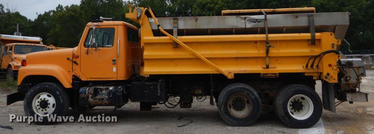 image for item GV9215 2002 International 2554  dump truck