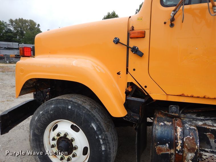 image for item GV9215 2002 International 2554  dump truck