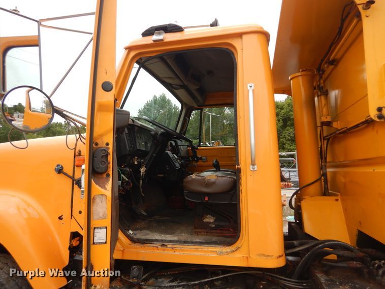 image for item GV9215 2002 International 2554  dump truck