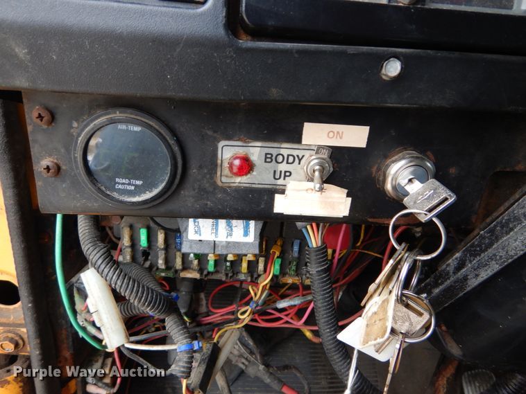 image for item GV9215 2002 International 2554  dump truck