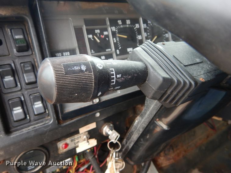 image for item GV9215 2002 International 2554  dump truck