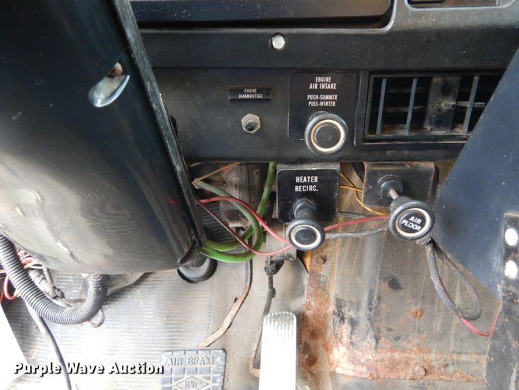 image for item GV9215 2002 International 2554  dump truck