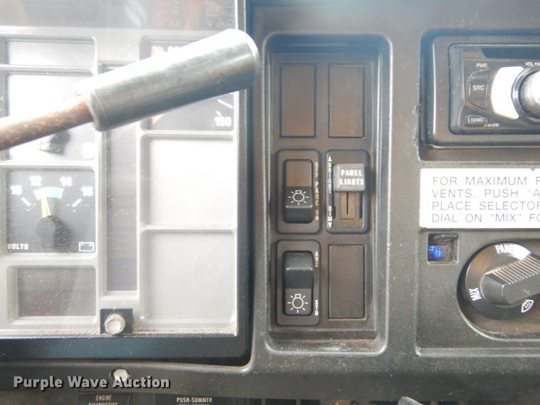 image for item GV9215 2002 International 2554  dump truck