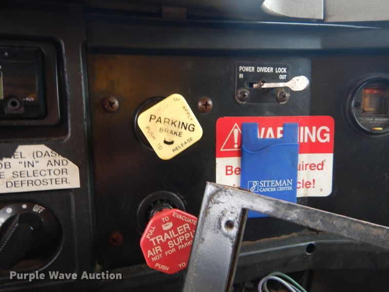 image for item GV9215 2002 International 2554  dump truck