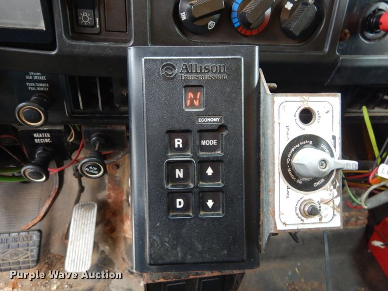 image for item GV9215 2002 International 2554  dump truck