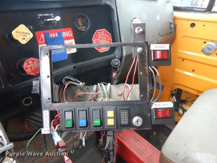 image for item GV9215 2002 International 2554  dump truck