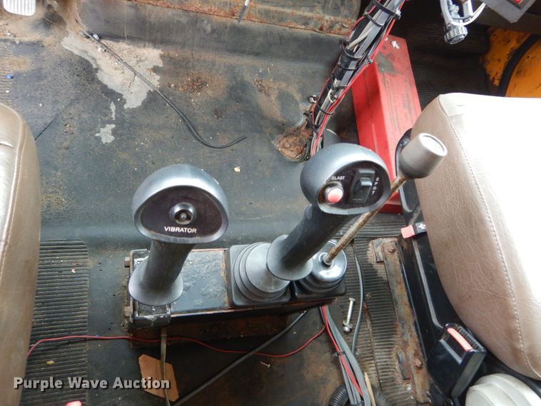 image for item GV9215 2002 International 2554  dump truck