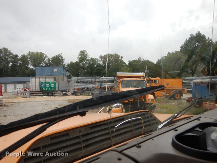 image for item GV9215 2002 International 2554  dump truck