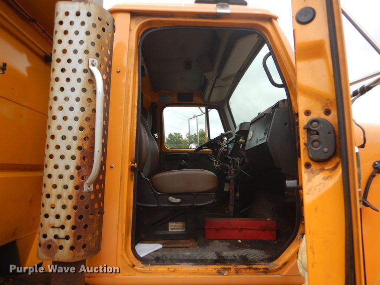 image for item GV9215 2002 International 2554  dump truck