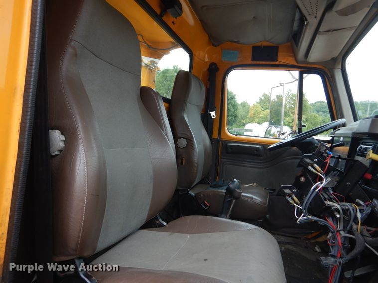 image for item GV9215 2002 International 2554  dump truck