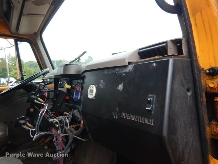 image for item GV9215 2002 International 2554  dump truck