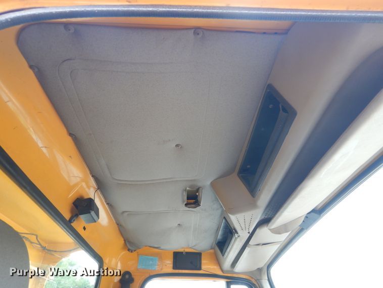 image for item GV9215 2002 International 2554  dump truck