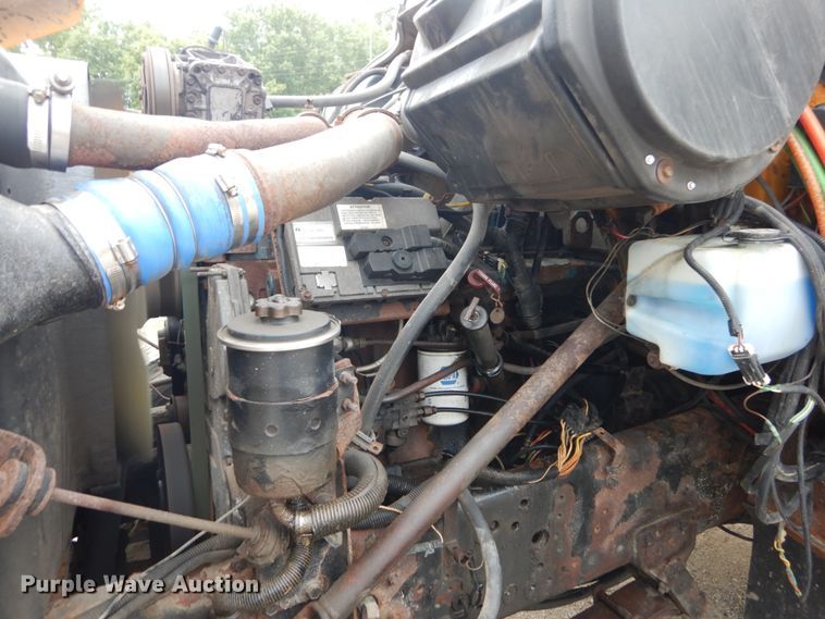 image for item GV9215 2002 International 2554  dump truck