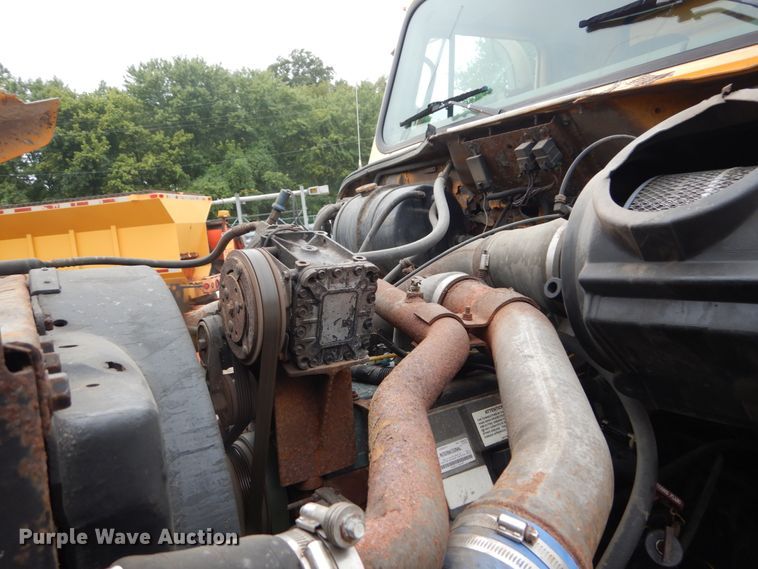 image for item GV9215 2002 International 2554  dump truck