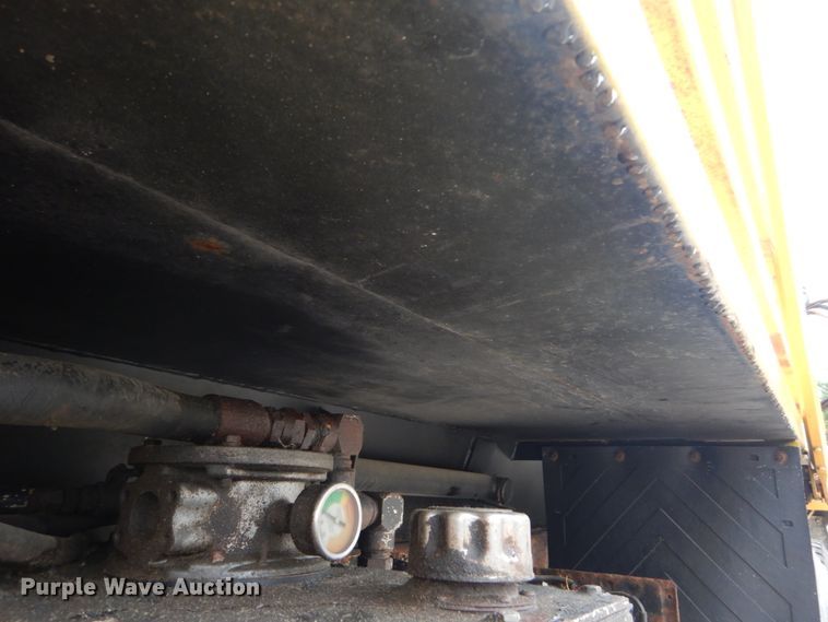 image for item GV9215 2002 International 2554  dump truck