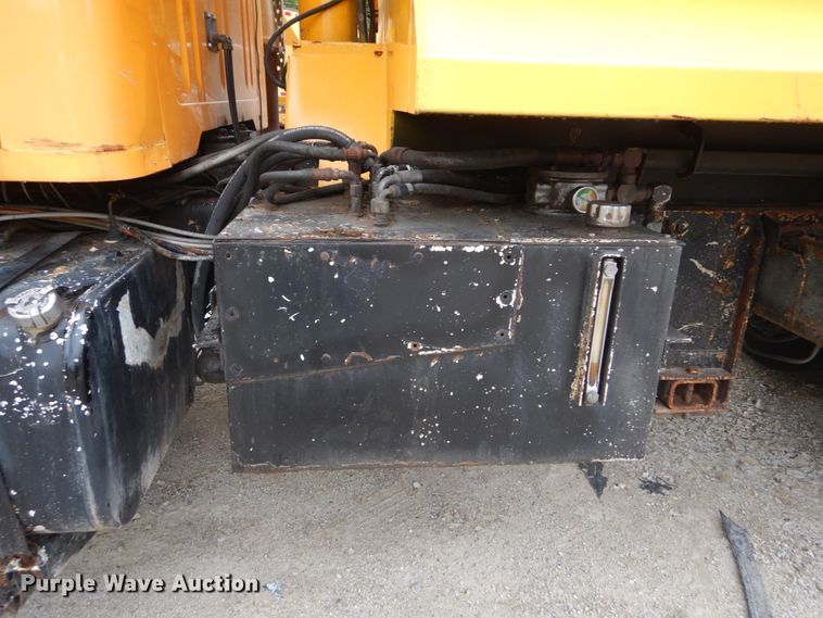 image for item GV9215 2002 International 2554  dump truck