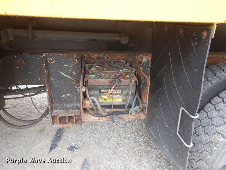 image for item GV9215 2002 International 2554  dump truck