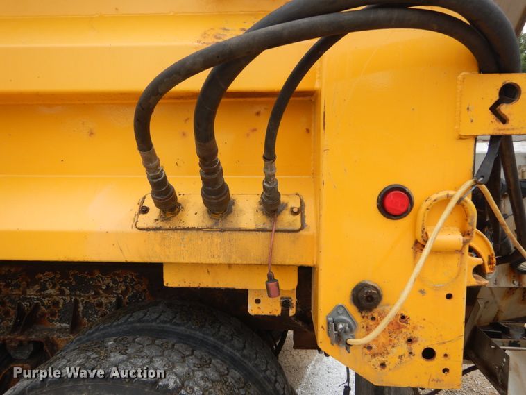 image for item GV9215 2002 International 2554  dump truck