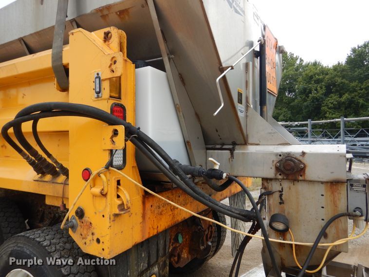 image for item GV9215 2002 International 2554  dump truck