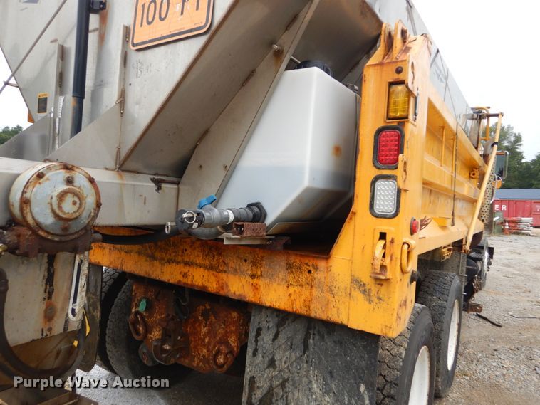 image for item GV9215 2002 International 2554  dump truck