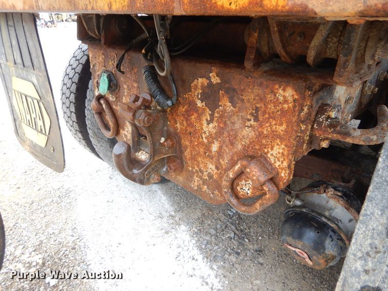 image for item GV9215 2002 International 2554  dump truck