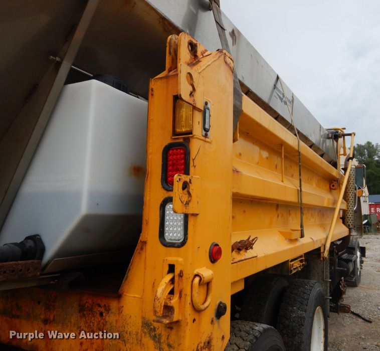 image for item GV9215 2002 International 2554  dump truck