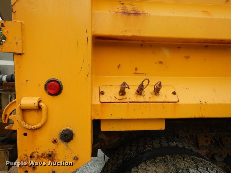 image for item GV9215 2002 International 2554  dump truck