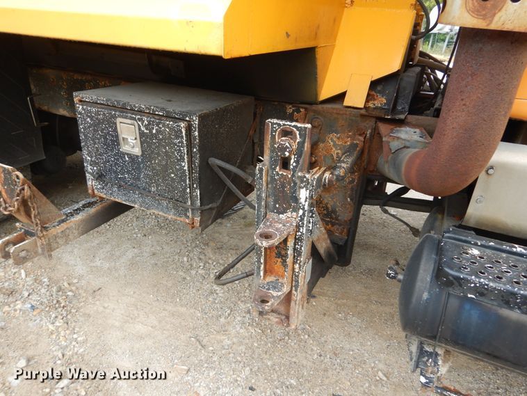 image for item GV9215 2002 International 2554  dump truck