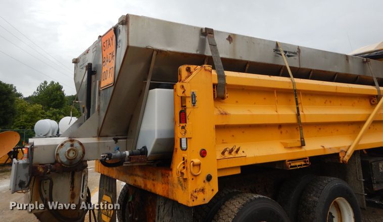 image for item GV9215 2002 International 2554  dump truck