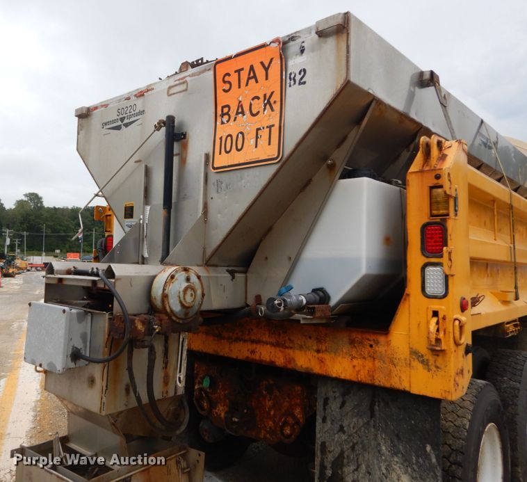 image for item GV9215 2002 International 2554  dump truck