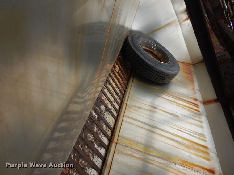 image for item GV9215 2002 International 2554  dump truck