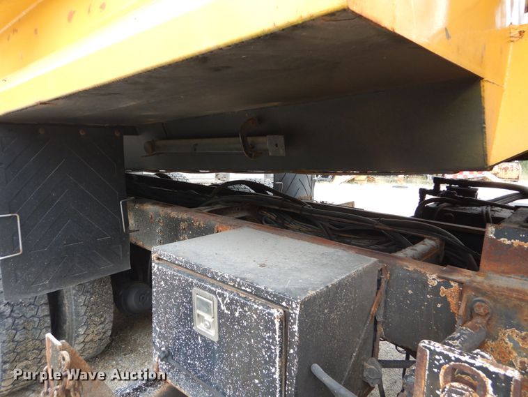 image for item GV9215 2002 International 2554  dump truck