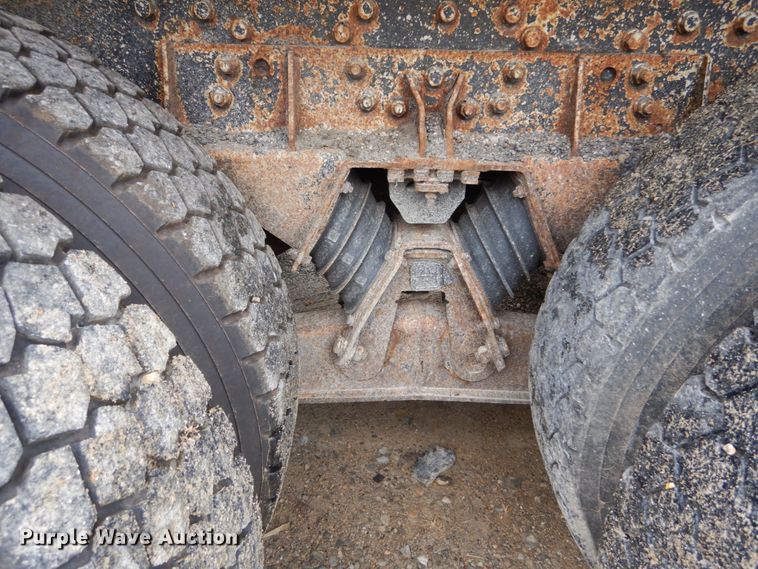 image for item GV9215 2002 International 2554  dump truck