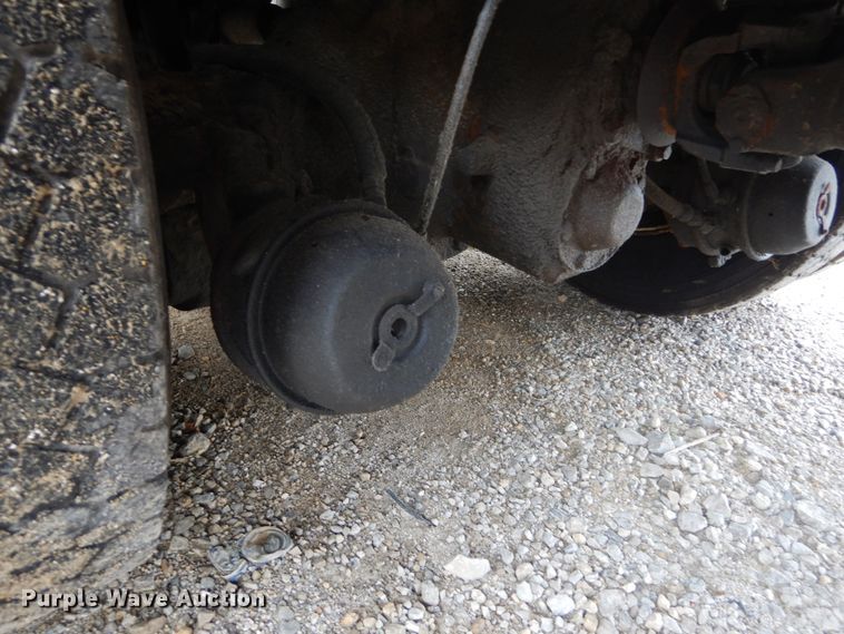 image for item GV9215 2002 International 2554  dump truck