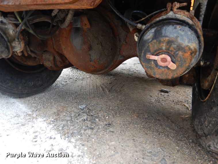 image for item GV9215 2002 International 2554  dump truck