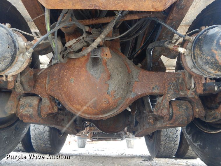 image for item GV9215 2002 International 2554  dump truck