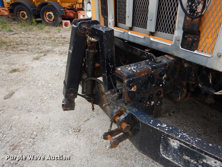 image for item GV9215 2002 International 2554  dump truck