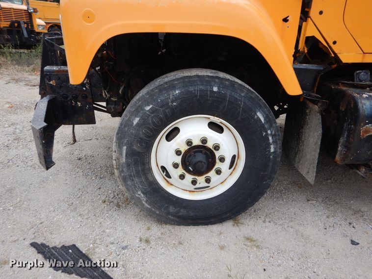 image for item GV9215 2002 International 2554  dump truck