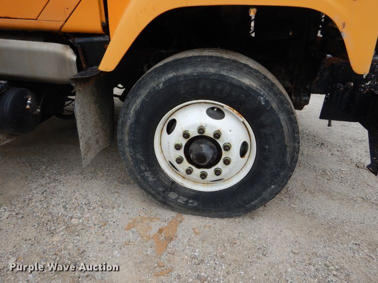 image for item GV9215 2002 International 2554  dump truck