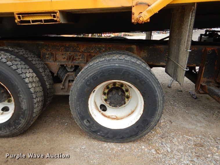 image for item GV9215 2002 International 2554  dump truck