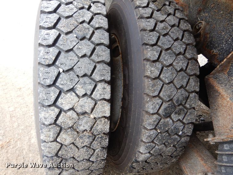 image for item GV9215 2002 International 2554  dump truck